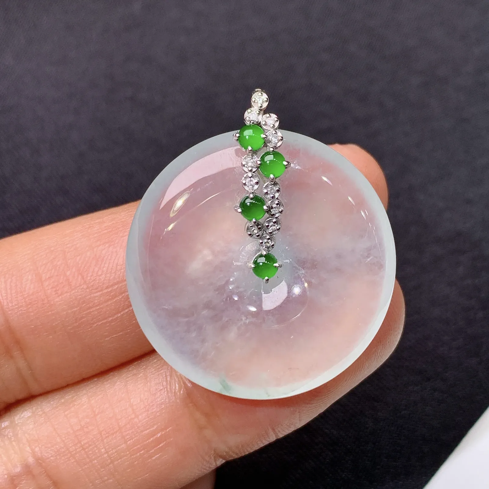 冰种平安扣吊坠，18k金镶嵌，冰冰润润，玉质细腻，种水足，001整体尺寸29.5*25.9*5.4