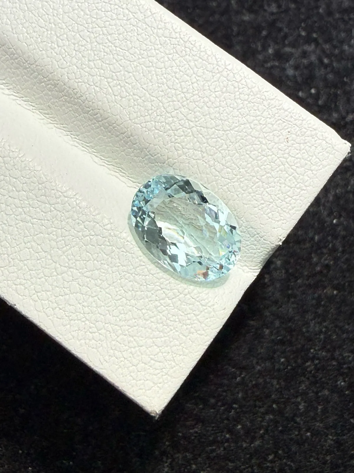 2.525克拉天然海蓝宝戒面裸石，颜色超美，火彩超好，尺寸：11.1*7.9*4.6mm