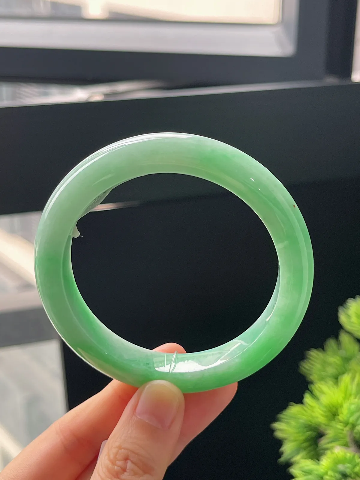 正圈57圈口，翡翠糯化种绿色手镯