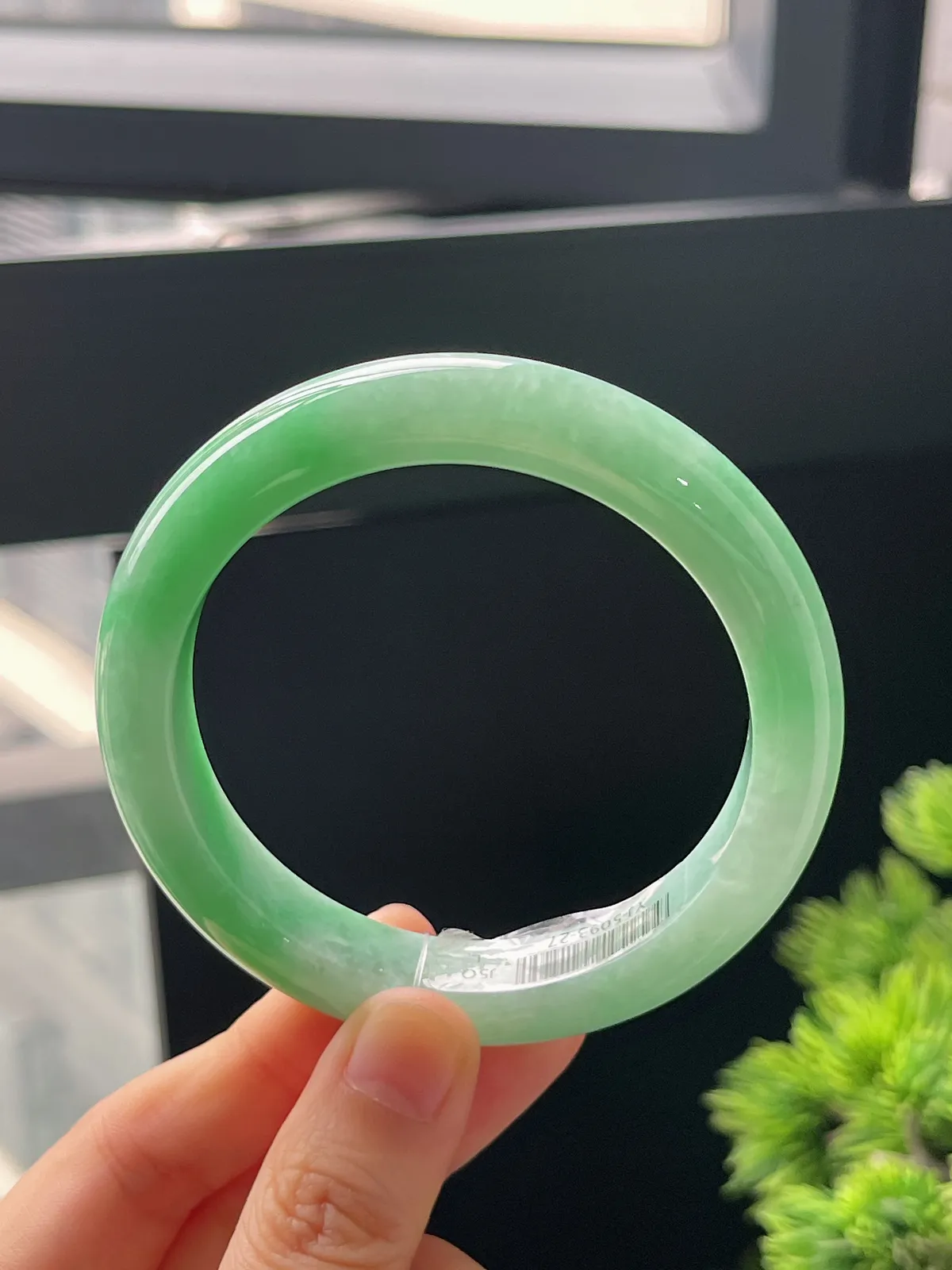 正圈57圈口，翡翠糯化种绿色手镯