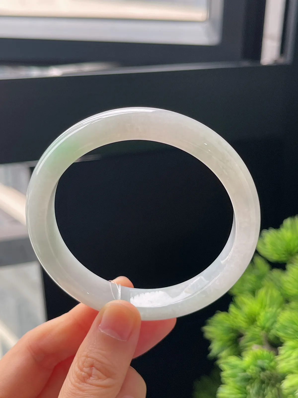 正圈58.7圈口，翡翠冰糯种飘绿手镯