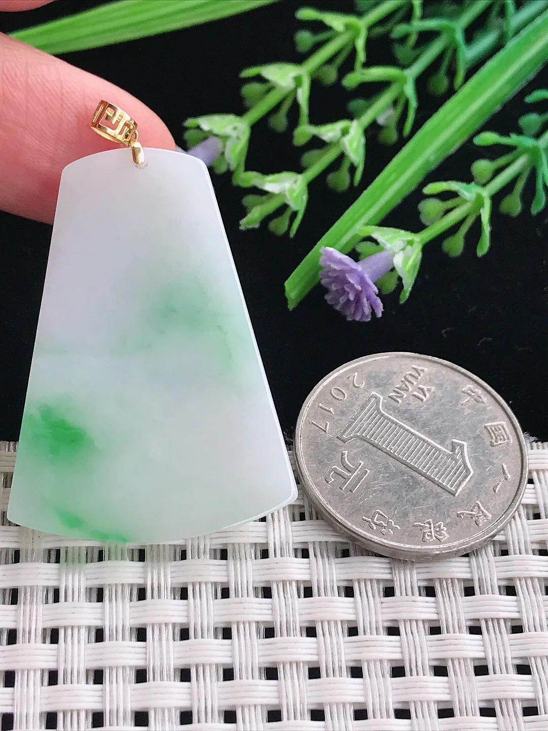 实拍A货翡翠39.2/28.7/4老坑冰润水灵飘阳绿无事牌吊坠翡翠挂件