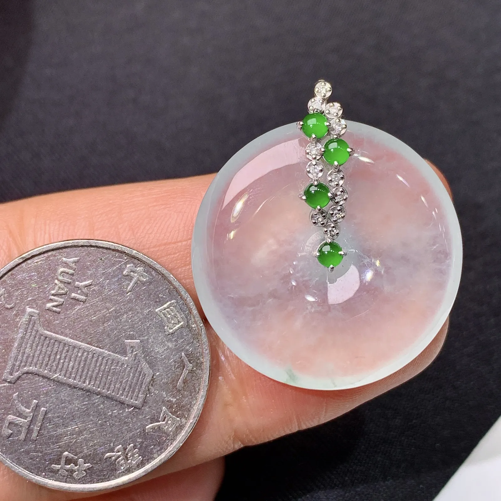 冰种平安扣吊坠，18k金镶嵌，冰冰润润，玉质细腻，种水足，001整体尺寸29.5*25.9*5.4