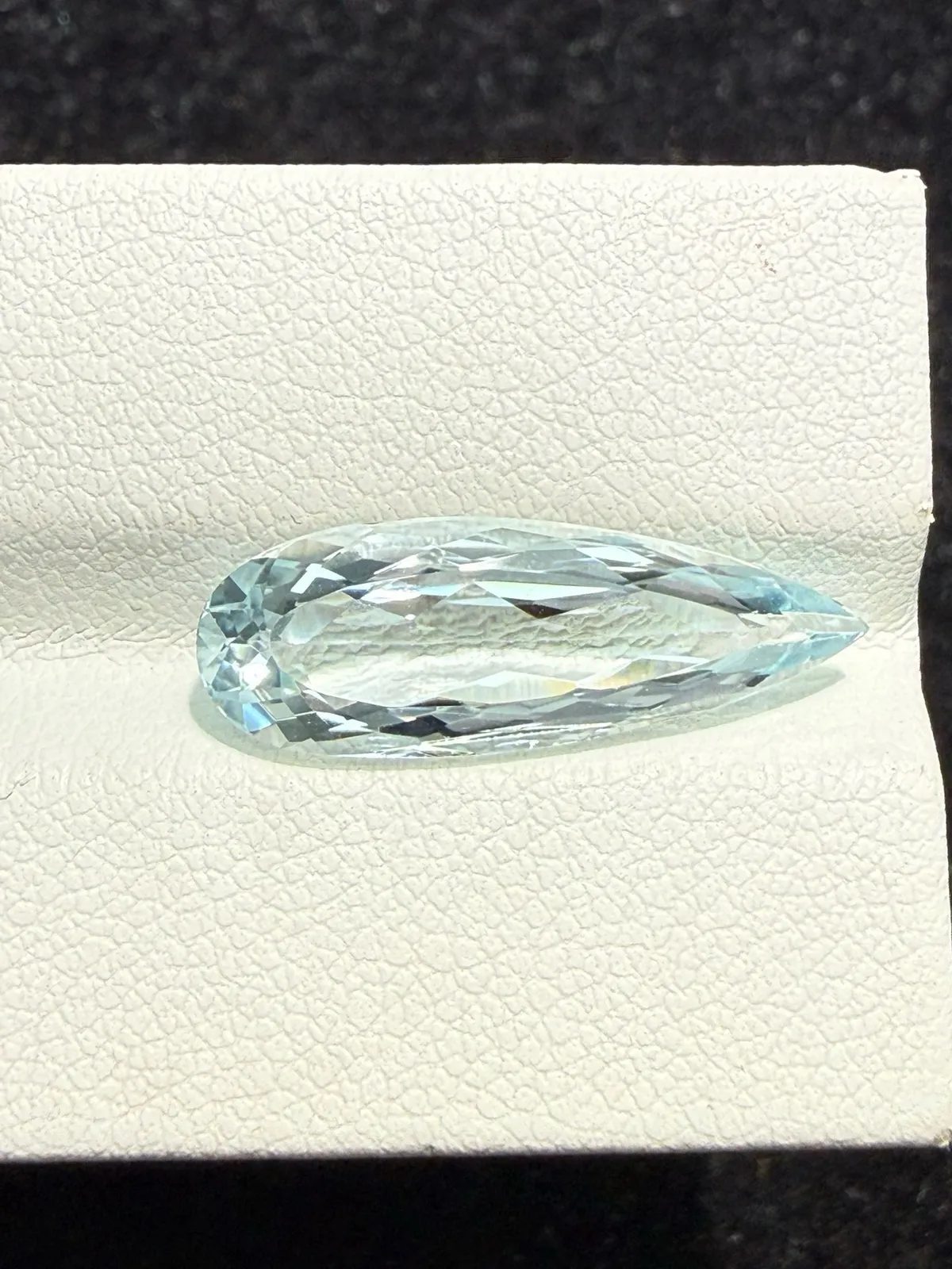 4.265克拉天然海蓝宝戒面裸石，颜色超美，火彩超好，尺寸：21*7.3*4.6mm