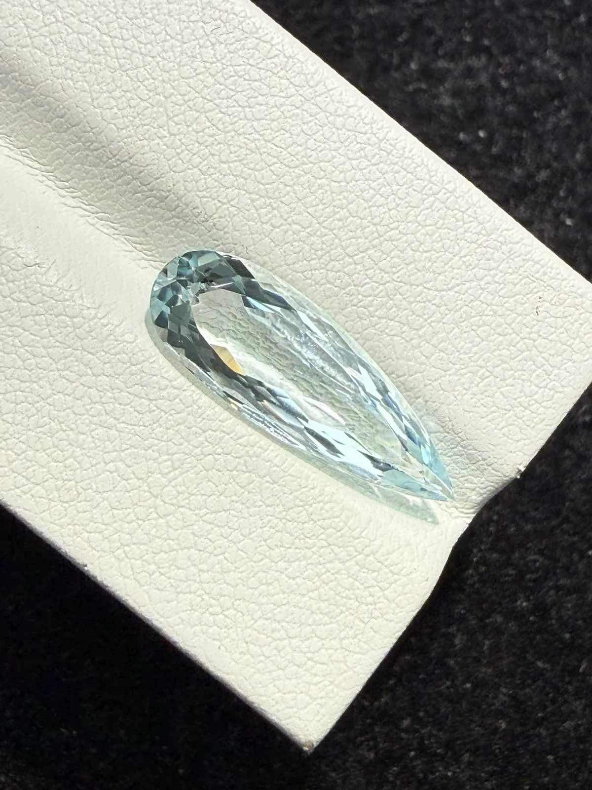 4.265克拉天然海蓝宝戒面裸石，颜色超美，火彩超好，尺寸：21*7.3*4.6mm