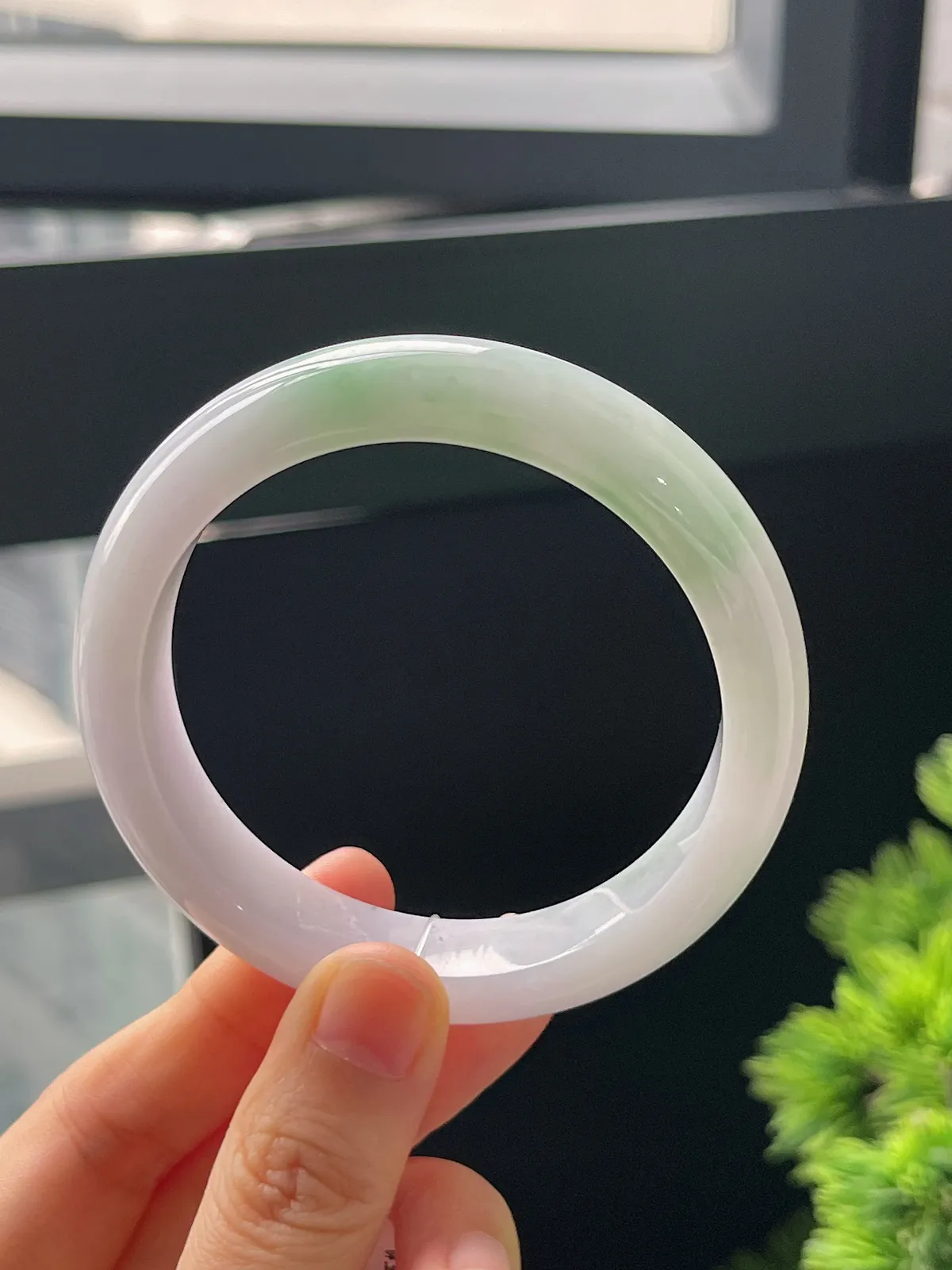 正圈55.7圈口，翡翠糯化种春带彩手镯