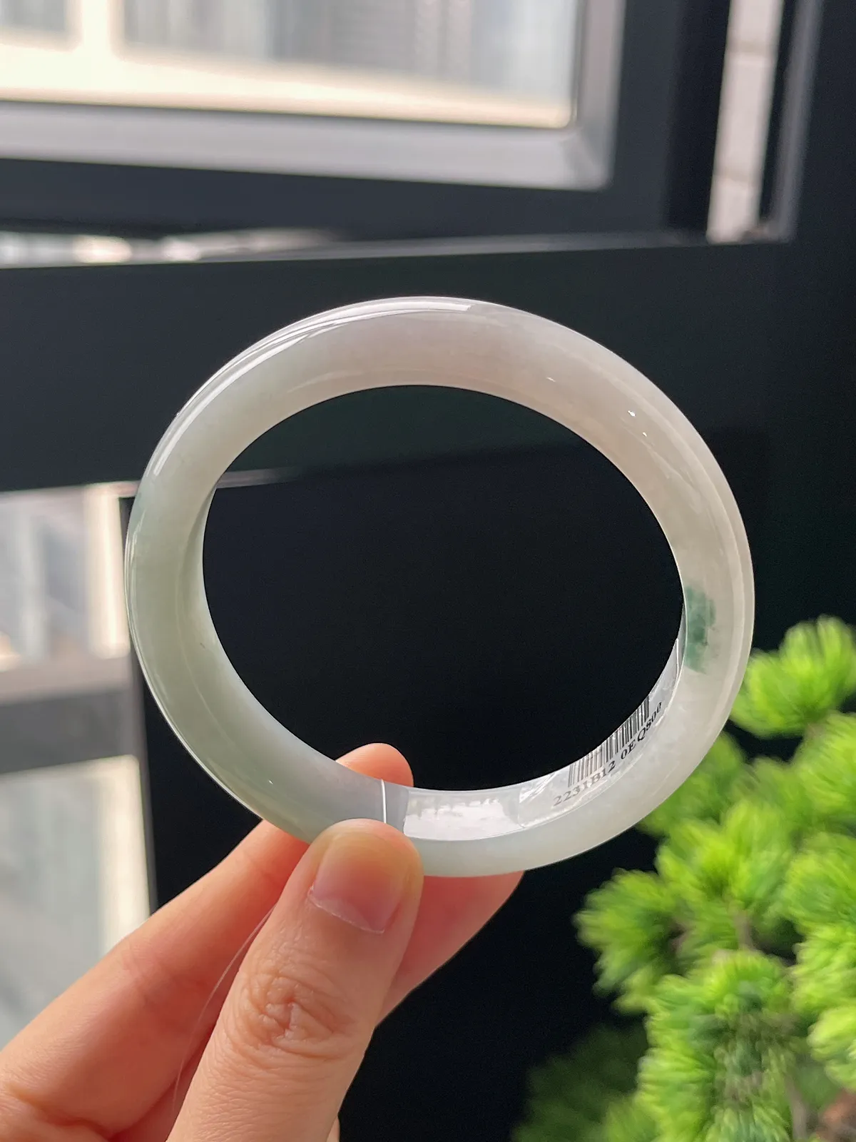 正圈57.6圈口，翡翠糯化种白色手镯