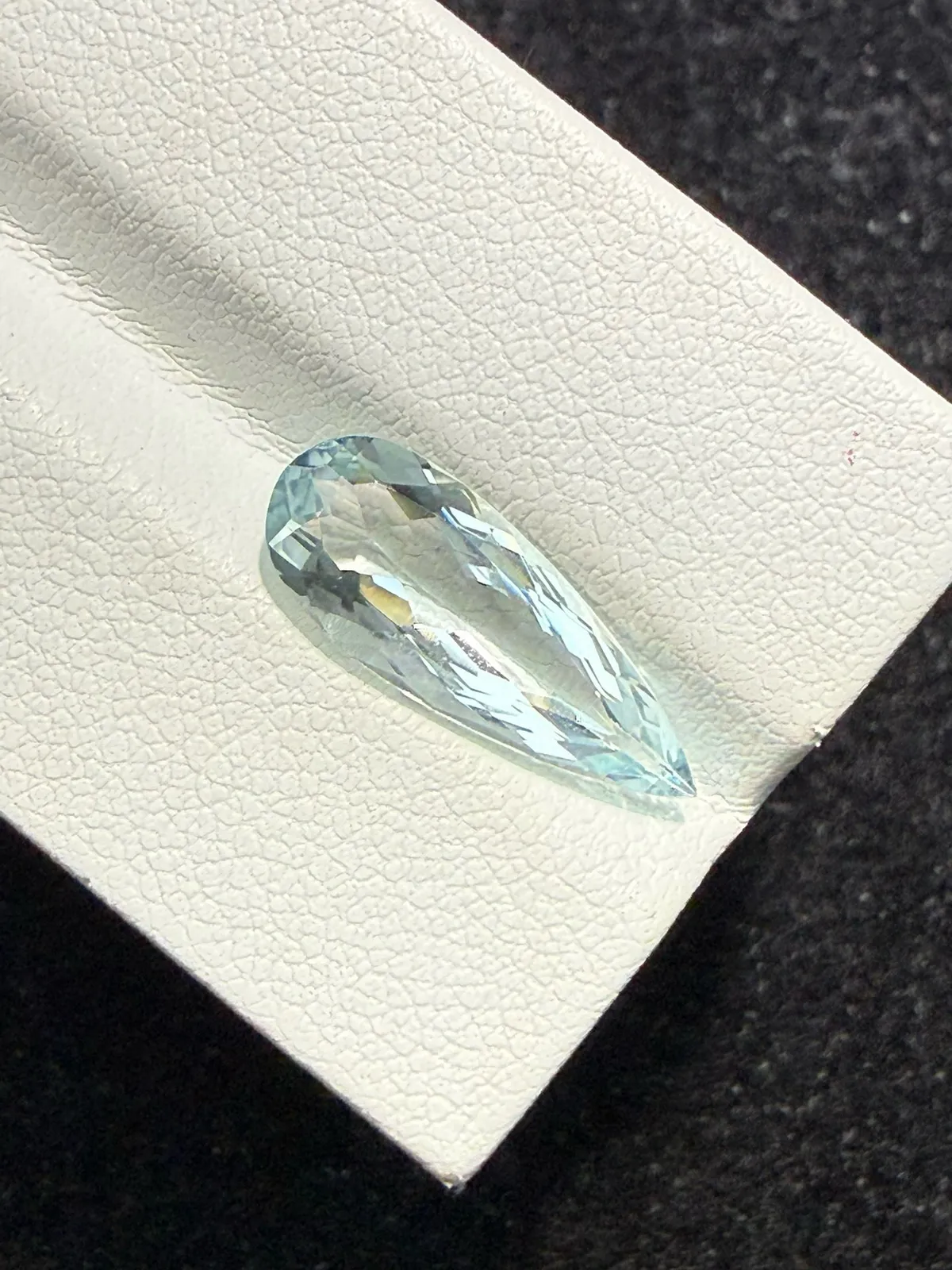 2.545克拉天然海蓝宝戒面裸石，颜色超美，火彩超好，尺寸：17.7*6.8*3.8mm