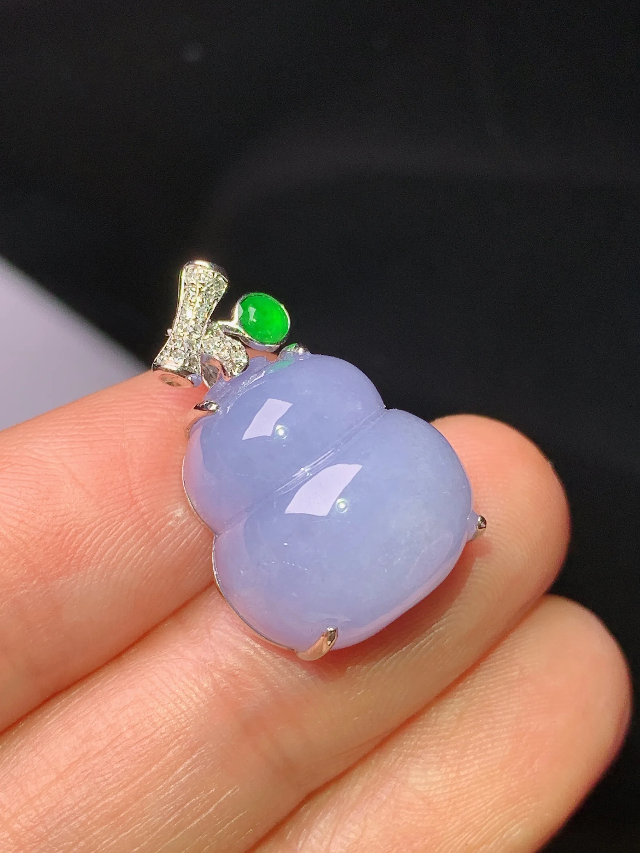 18k金钻镶嵌紫罗兰葫芦吊坠 玉质细腻 水润亮眼 整体尺寸22.6*15*10.2