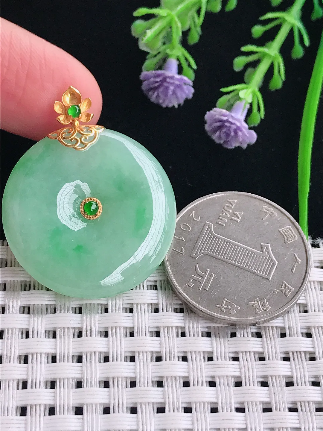 实拍A货翡翠28.6/5.8老坑18k金镶嵌果绿色平安扣吊坠翡翠挂件