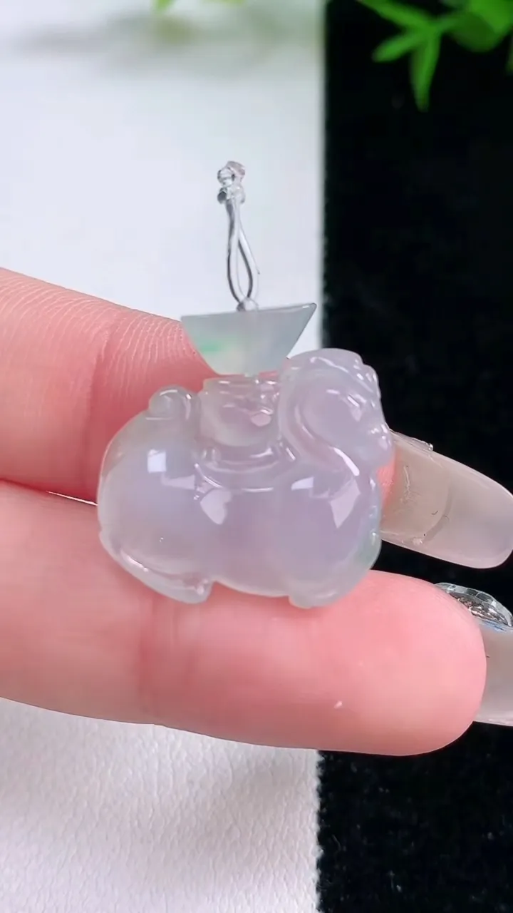 天然A货翡翠生肖马吊坠，尺寸17.8-19.7-5，重量:3.32g
3月4日