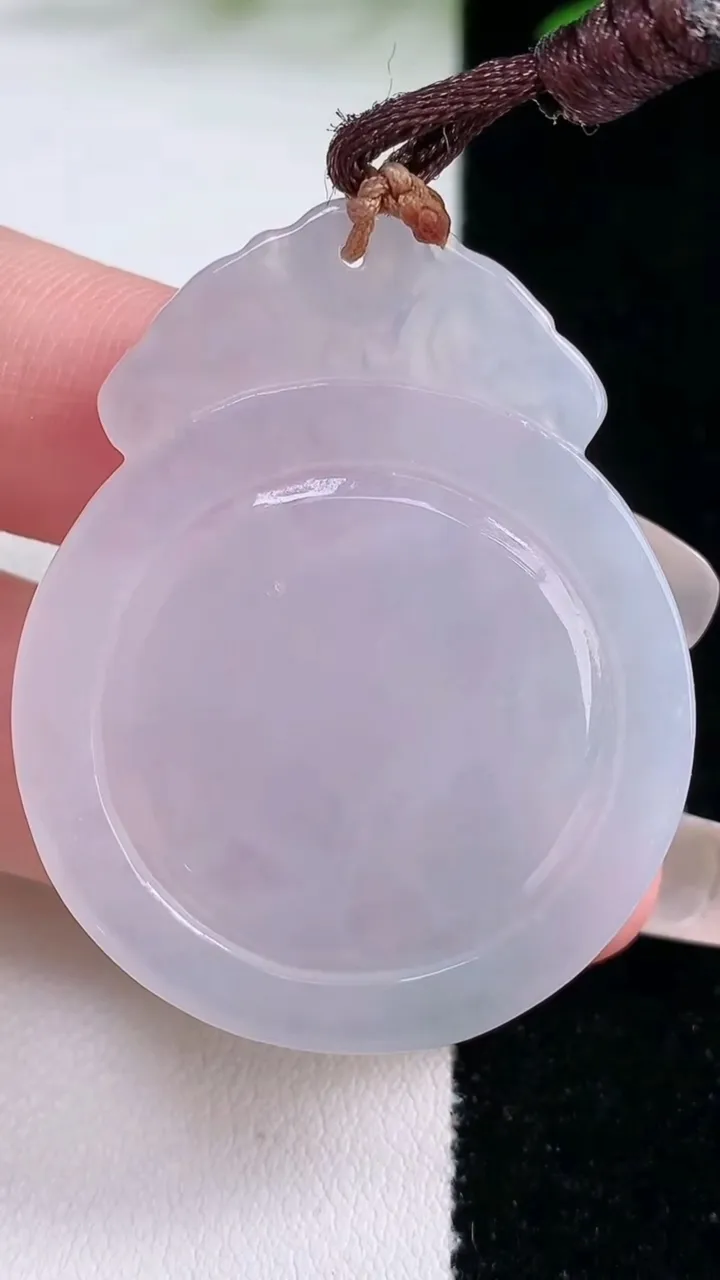 天然A货翡翠麒麟吊坠，尺寸45-35.3-5.5，重量:14.22g
3月4日