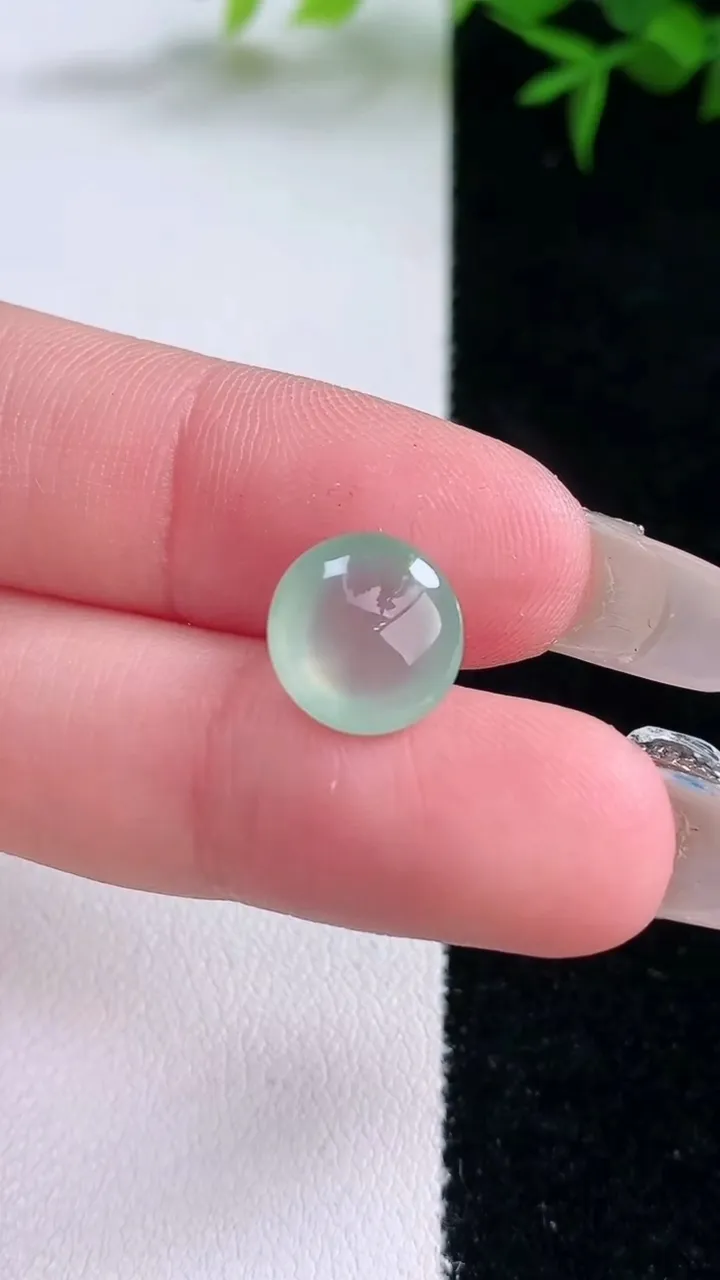 天然A货翡翠蛋面镶嵌件，尺寸10-8.2-5.4，重量:1.35g
3月4日