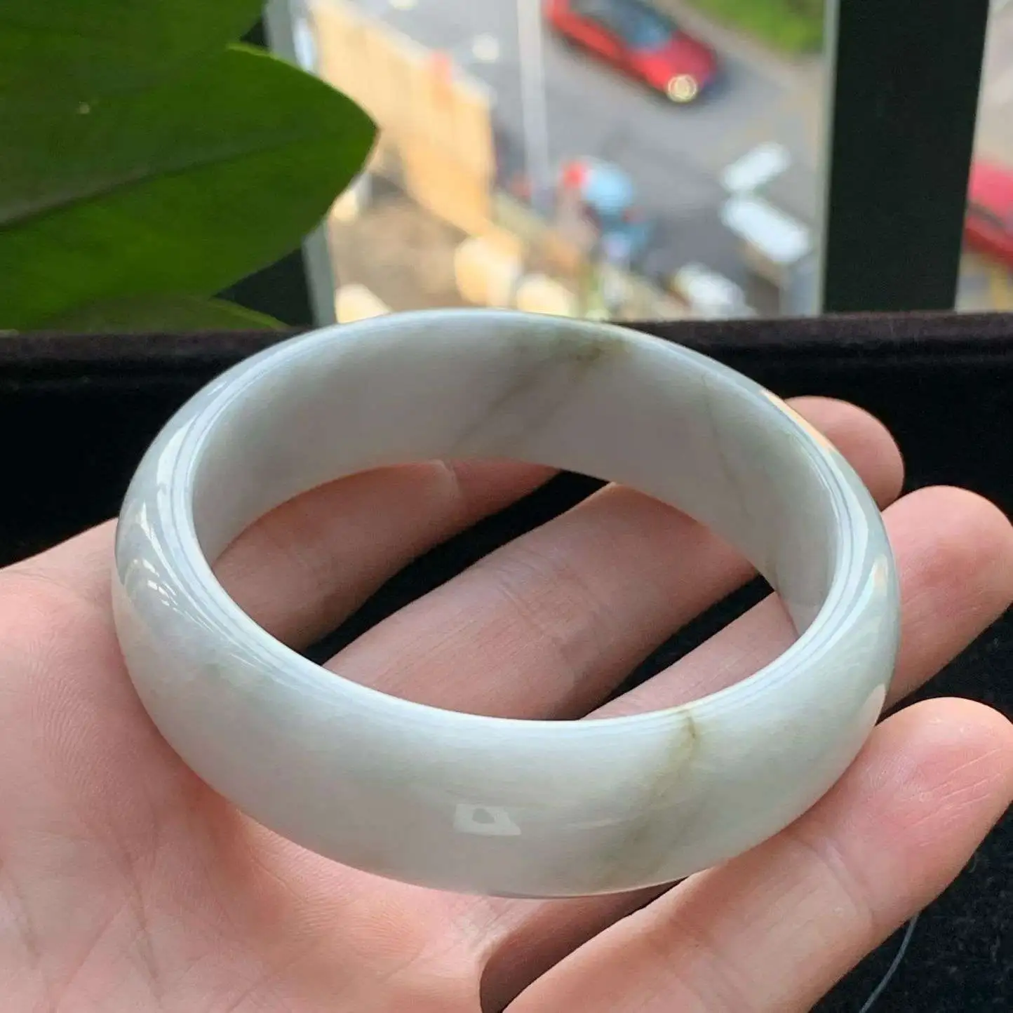 A货天然翡翠冰糯种浅色手镯59-60圈重量60.64
3月4日