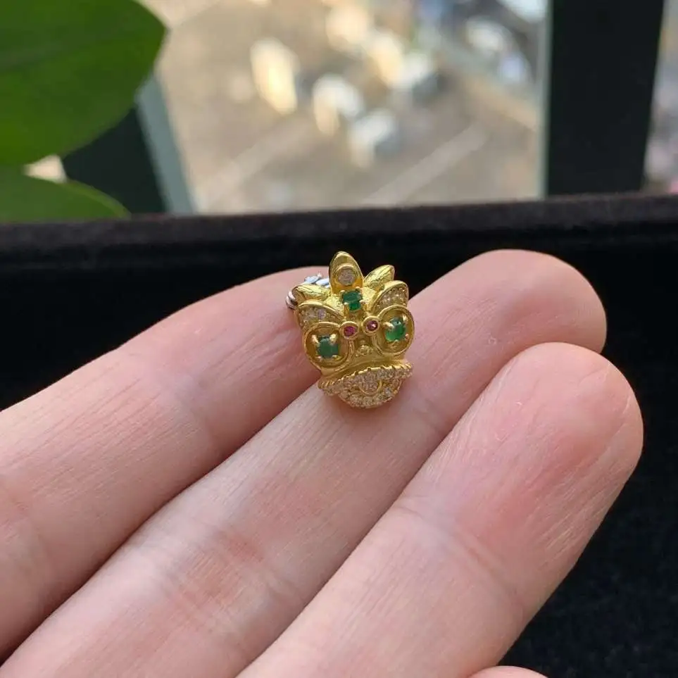 A货天然翡翠冰糯种925银满绿龙头吊坠重量3.23
3月4日