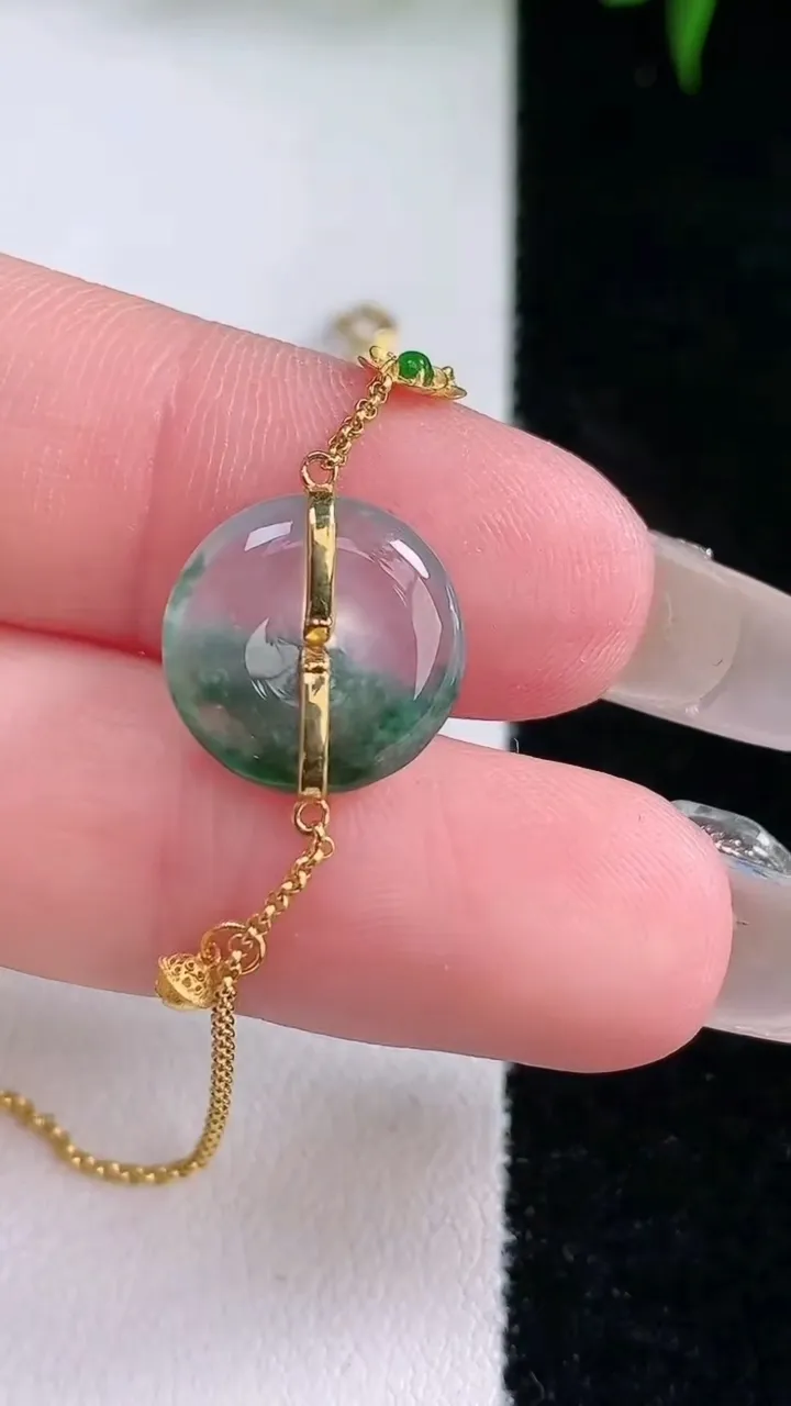 天然A货翡翠种飘花平安扣吊坠，尺寸12.4-3，重量:2.21g
3月4日