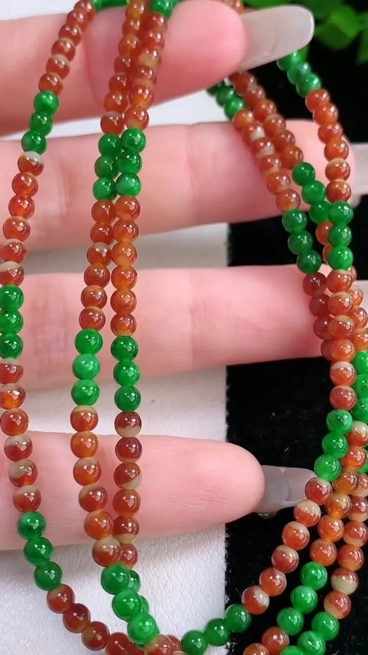 天然A货翡翠双彩小米珠项链，尺寸3.2-208颗，重量:12.91g
3月4日