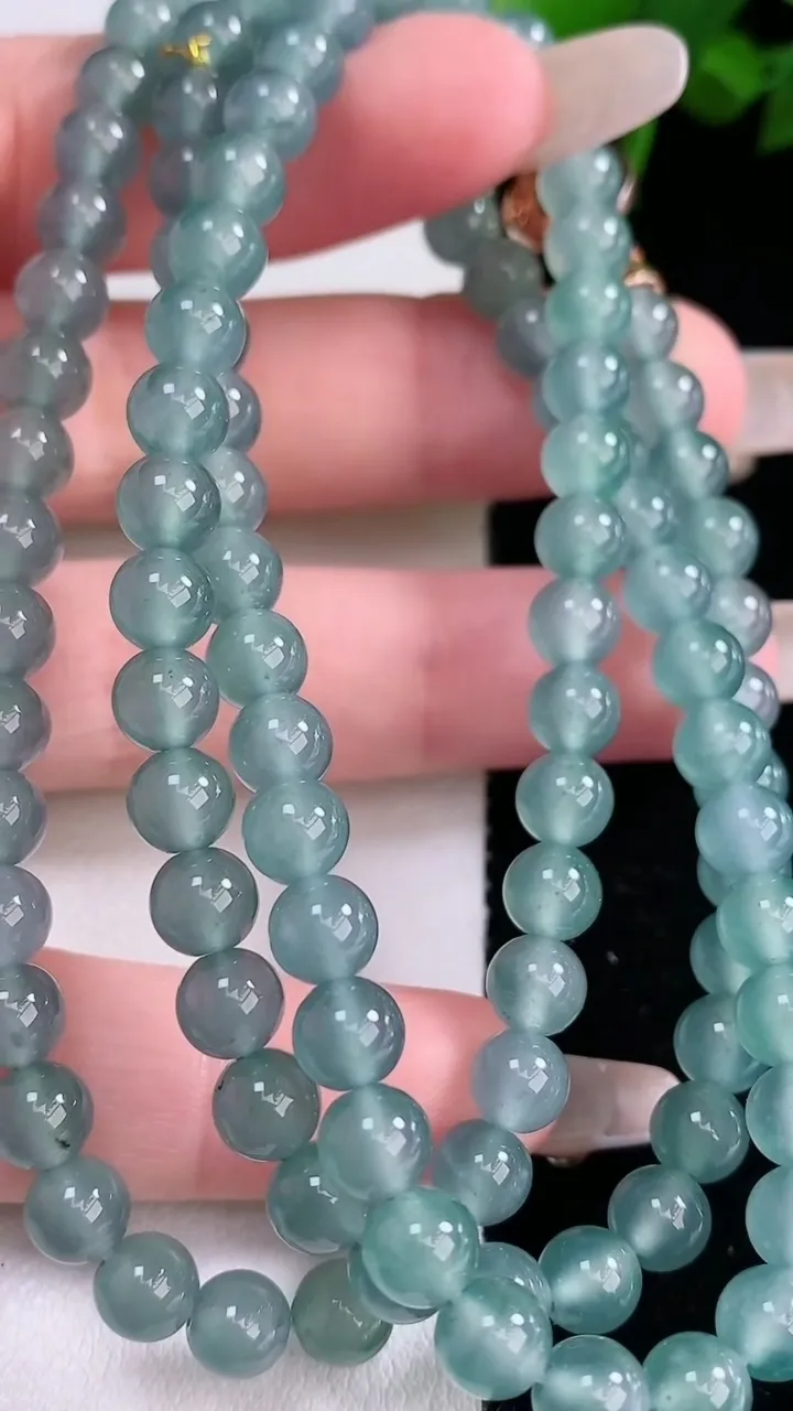 天然A货翡翠圆珠项链，尺寸5.7-108颗，重量37.23g3月4日
工厂直销收藏佳品,种好水足，色泽均匀，有种有色，上手高大气！