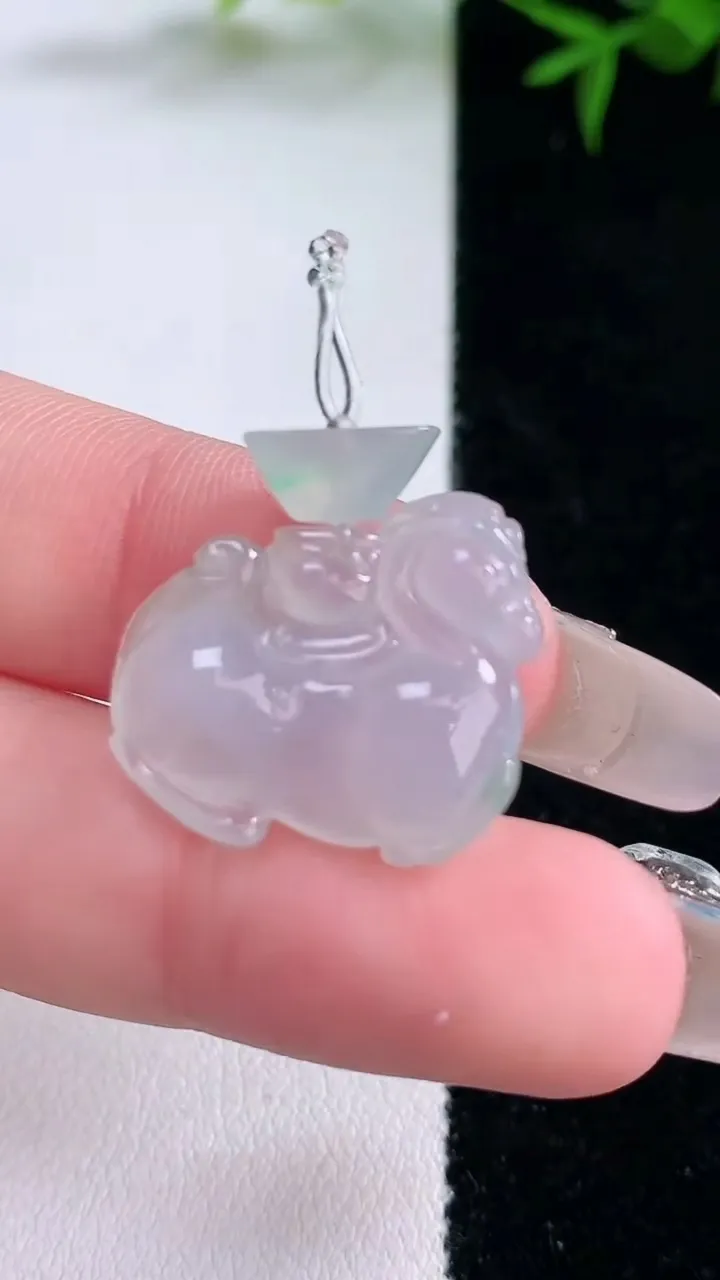 天然A货翡翠生肖马吊坠，尺寸17.8-19.7-5，重量:3.32g
3月4日