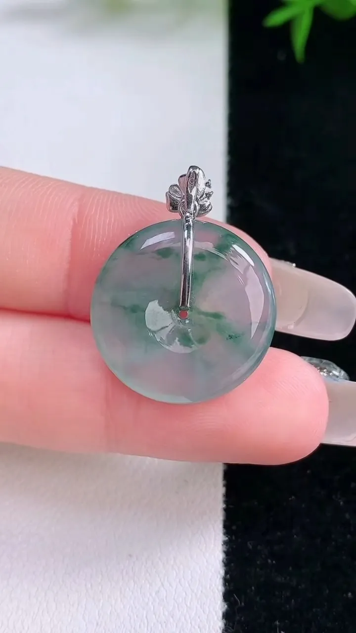 天然A货翡翠种飘花平安扣吊坠，尺寸19.7-4，重量:3.60g
3月4日