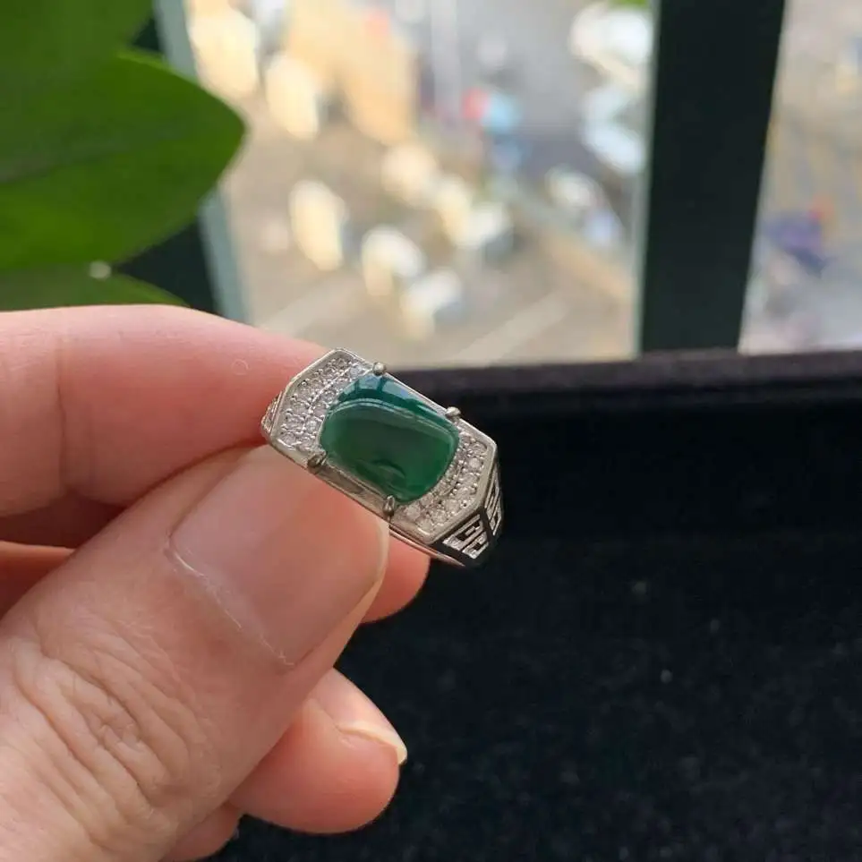 A货天然翡翠冰糯种925银活口满绿戒指重量3.15
3月4日