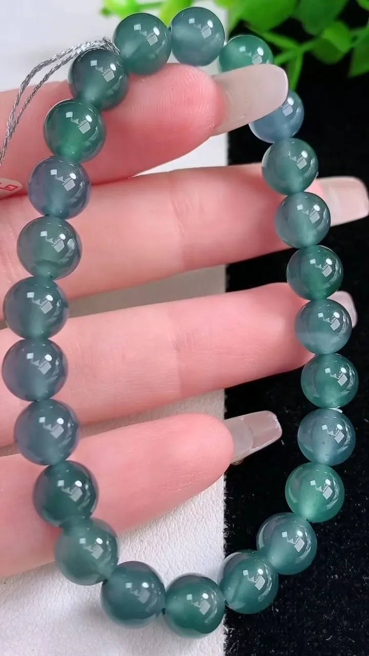 天然A货翡翠圆珠手串，尺寸7.7-24颗，重量:20.10g3月4日
工厂直销收藏佳品,种好水足，色泽均匀，有种有色，上手高大气！