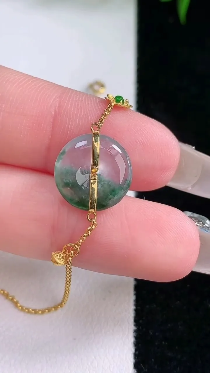 天然A货翡翠种飘花平安扣吊坠，尺寸12.4-3，重量:2.21g
3月4日