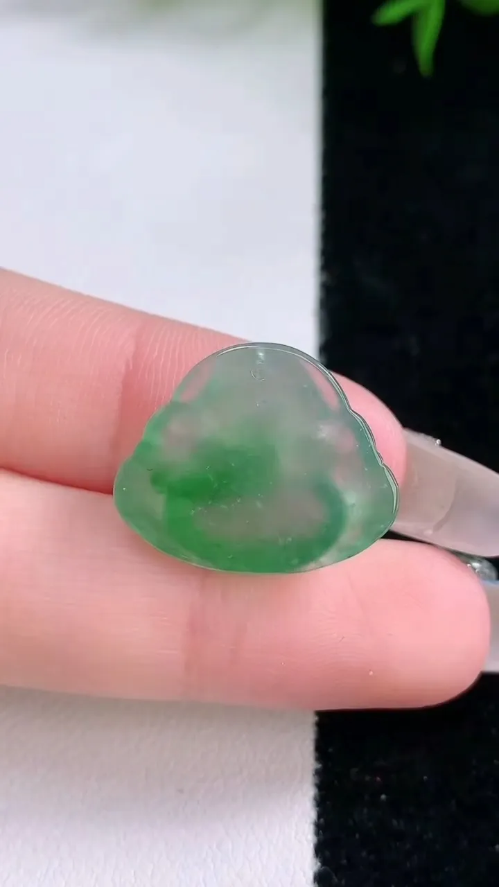 天然A货翡翠佛公镶嵌件，尺寸16.5-20-5.7，重量:3.28g
3月4日