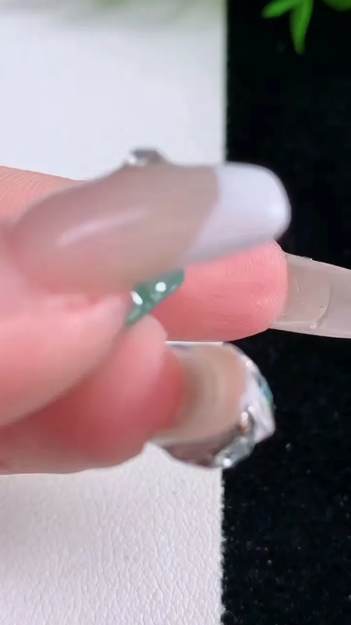 天然A货翡翠佛公镶嵌件，尺寸16.5-20-5.7，重量:3.28g
3月4日