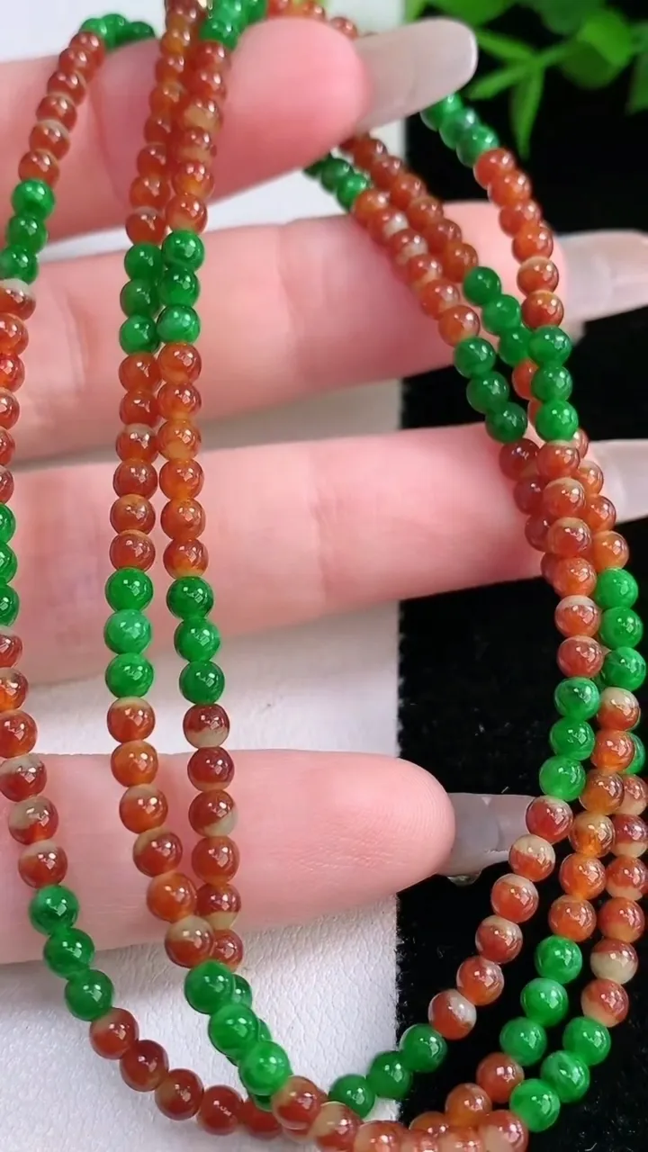 天然A货翡翠双彩小米珠项链，尺寸3.2-208颗，重量:12.91g
3月4日
