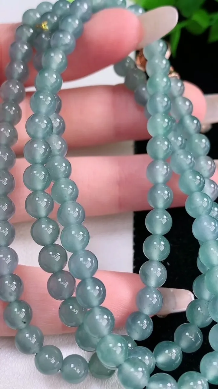 天然A货翡翠圆珠项链，尺寸5.7-108颗，重量37.23g3月4日
工厂直销收藏佳品,种好水足，色泽均匀，有种有色，上手高大气！