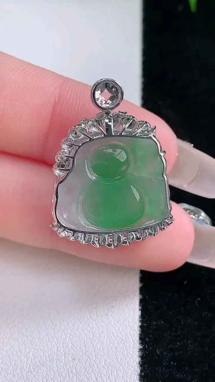 天然A货翡翠财神爷吊坠，尺寸27.3-16.8-20.8-6重量:4.15g
3月4日