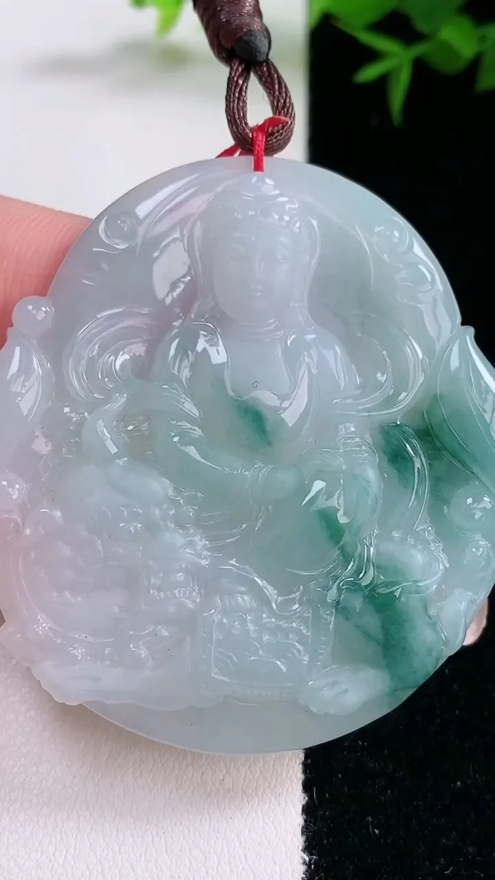 天然A货翡翠冰种飘花文殊菩萨吊坠，尺寸55.3-51-5，重量:28.96g
3月4日