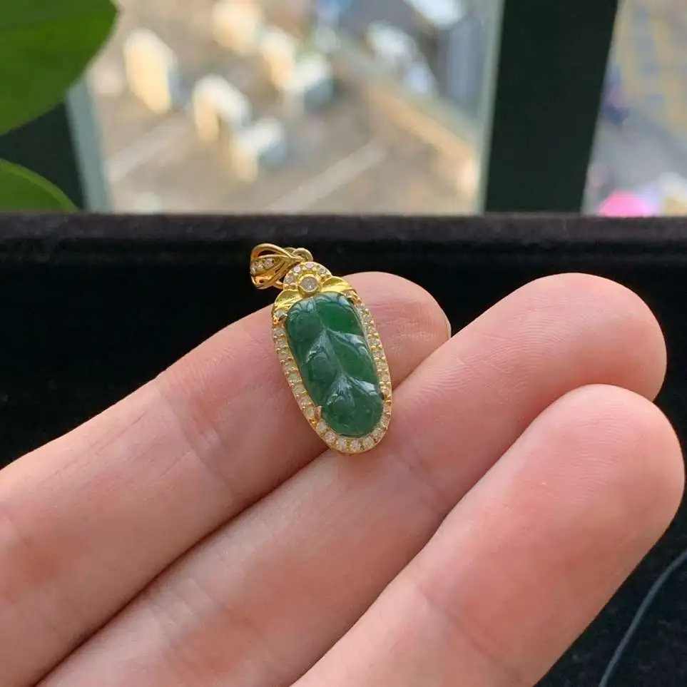 A货天然翡翠冰糯种925银满绿叶子吊坠重量1.50
3月4日