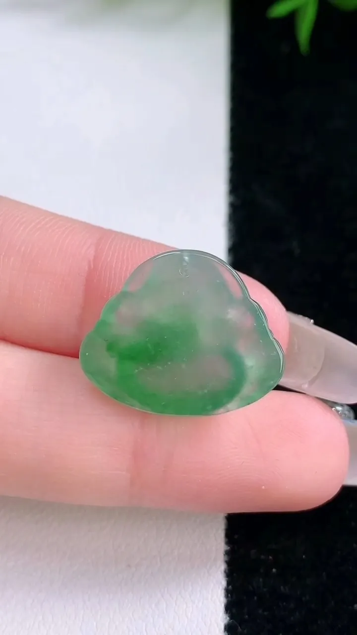 天然A货翡翠佛公镶嵌件，尺寸16.5-20-5.7，重量:3.28g
3月4日