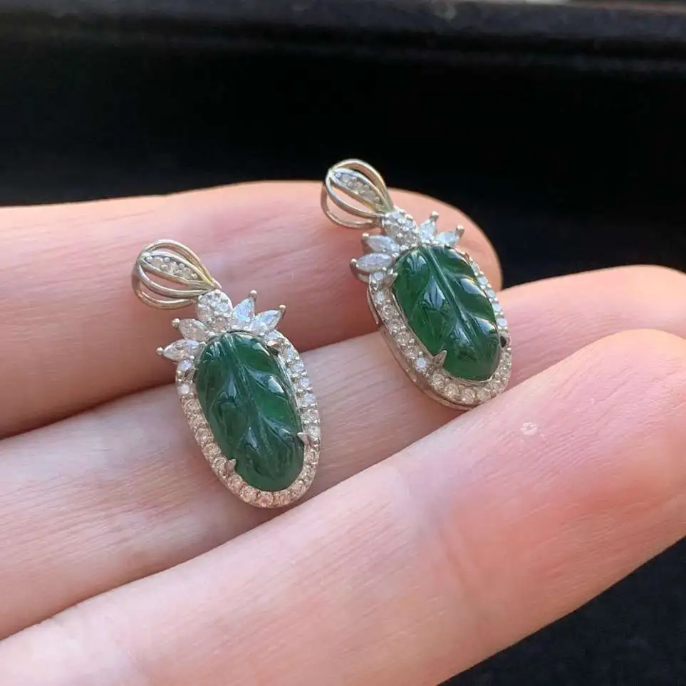 A货天然翡翠冰糯种925银满绿叶子一对吊坠重量1.46
3月4日