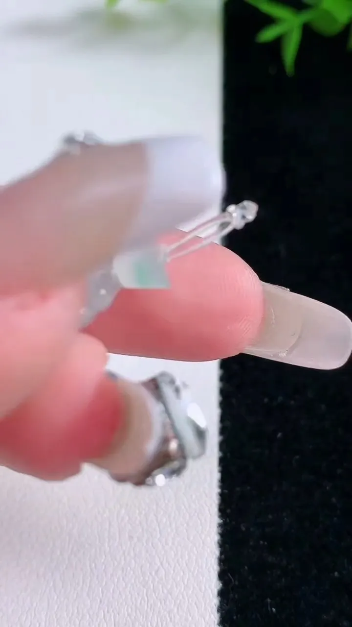 天然A货翡翠生肖马吊坠，尺寸17.8-19.7-5，重量:3.32g
3月4日