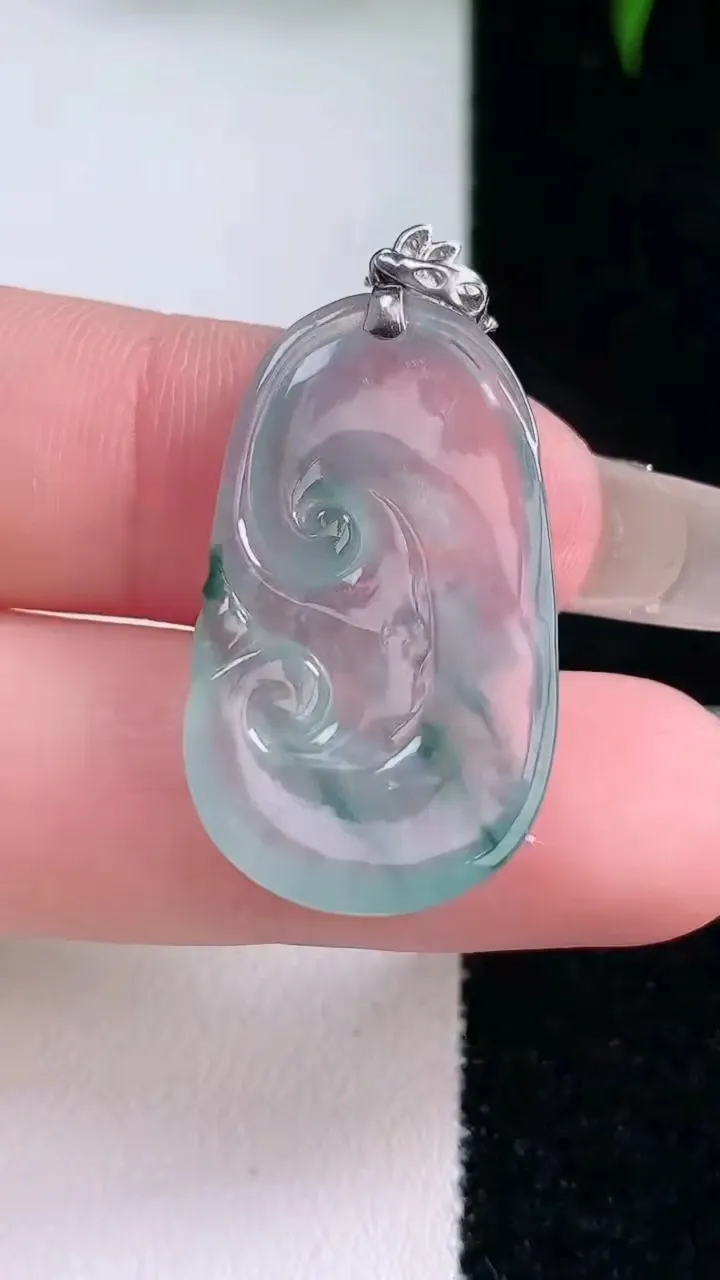 天然A货翡翠种飘花如意吊坠，尺寸28-17-3，重量:3.91g
3月4日