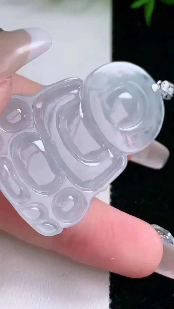 天然A货翡翠种白冰观音菩萨吊坠，尺寸46.3-30.5-4.3，重量:12.58g
3月4日