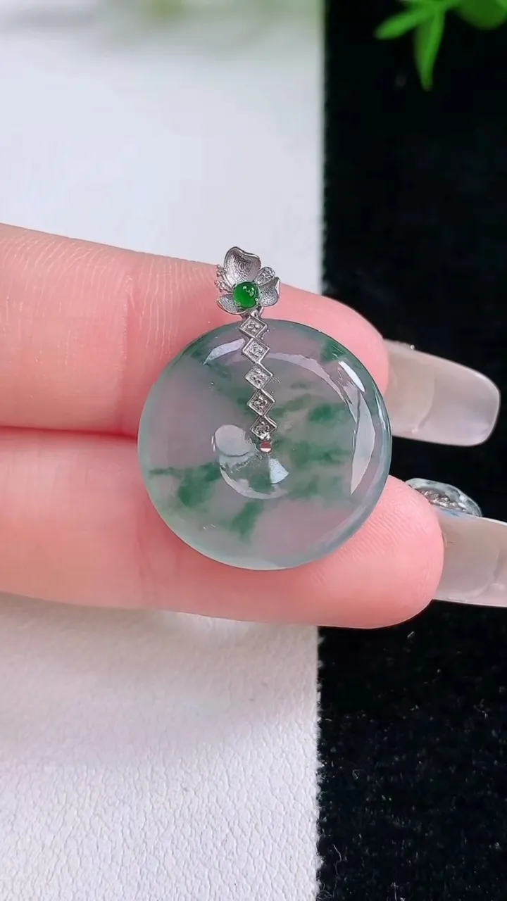 天然A货翡翠种飘花平安扣吊坠，尺寸19.7-4，重量:3.60g
3月4日