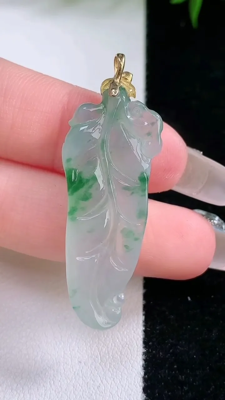 天然A货翡翠18K金飘花金枝玉叶 叶子吊坠，尺寸37.6-14.2-4.5，重量:4.95g
3月4日