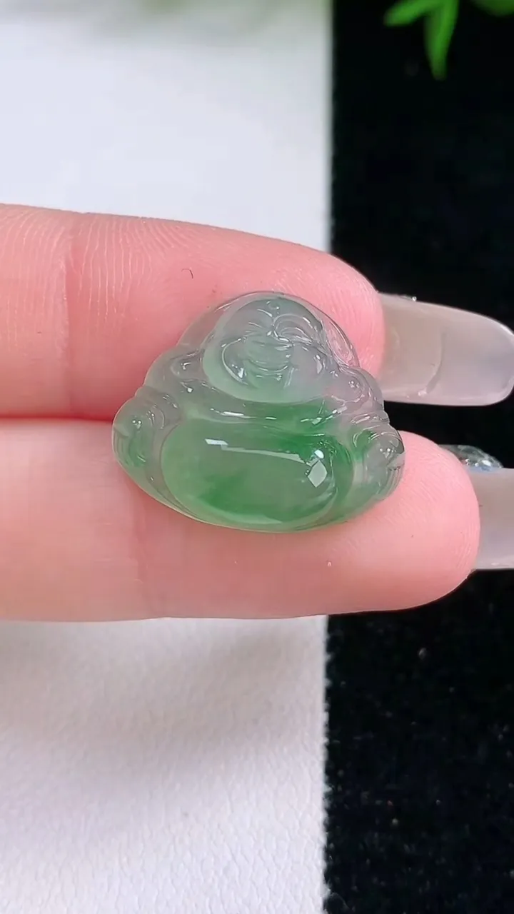 天然A货翡翠佛公镶嵌件，尺寸16.5-20-5.7，重量:3.28g
3月4日
