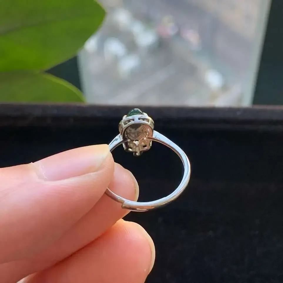 A货天然翡翠冰糯种925银满绿葫芦戒指活口重量1.46
3月4日