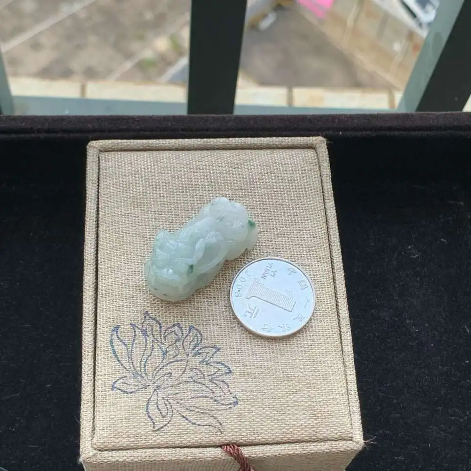 A货天然翡翠冰糯种飘花貔貅吊坠重量19.47
3月4日