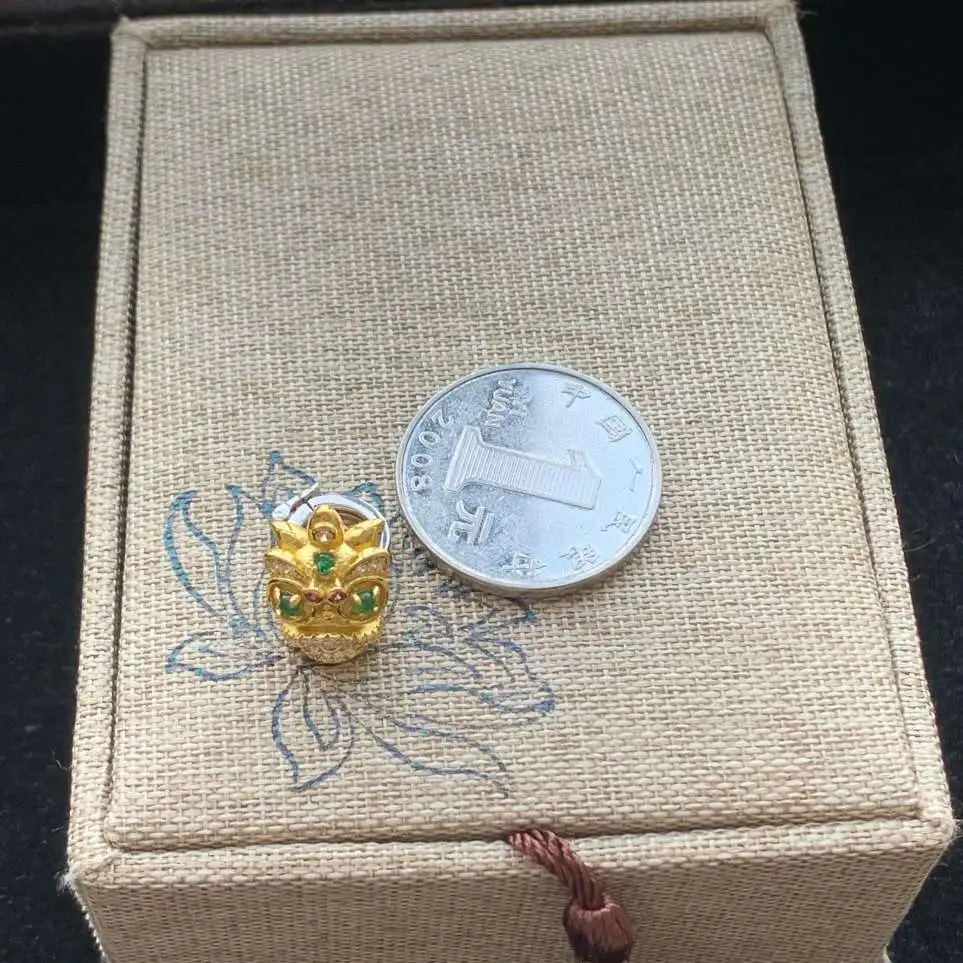 A货天然翡翠冰糯种925银满绿龙头吊坠重量3.23
3月4日