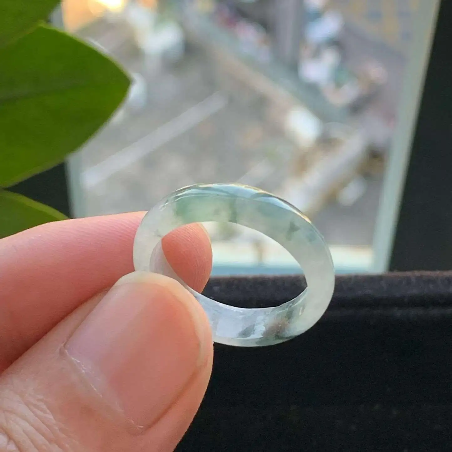 A货天然翡翠冰糯种飘花乌鸡戒指20号重量2.78
3月4日