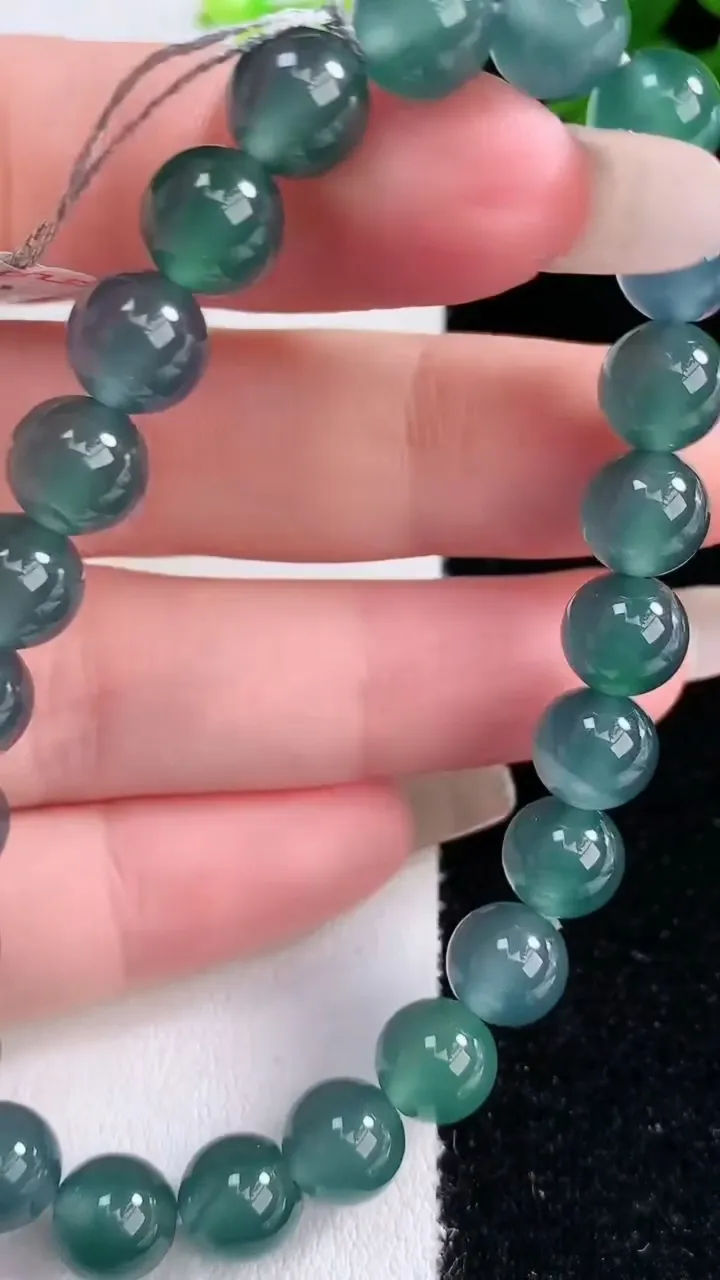 天然A货翡翠圆珠手串，尺寸7.7-24颗，重量:20.10g3月4日
工厂直销收藏佳品,种好水足，色泽均匀，有种有色，上手高大气！