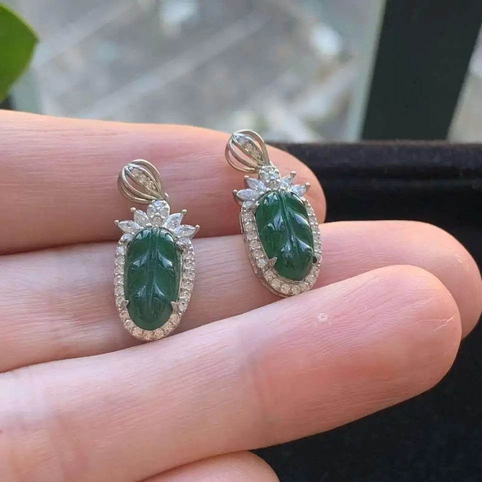 A货天然翡翠冰糯种925银满绿叶子一对吊坠重量1.46
3月4日