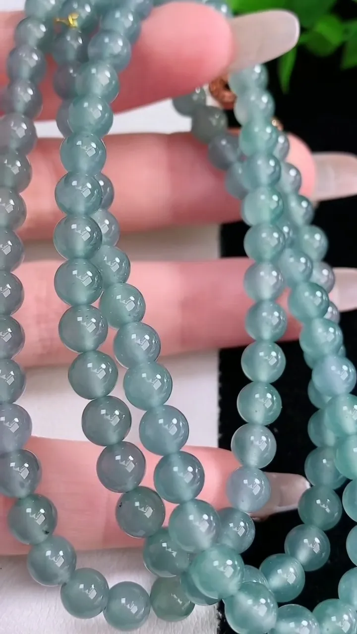 天然A货翡翠圆珠项链，尺寸5.7-108颗，重量37.23g3月4日
工厂直销收藏佳品,种好水足，色泽均匀，有种有色，上手高大气！