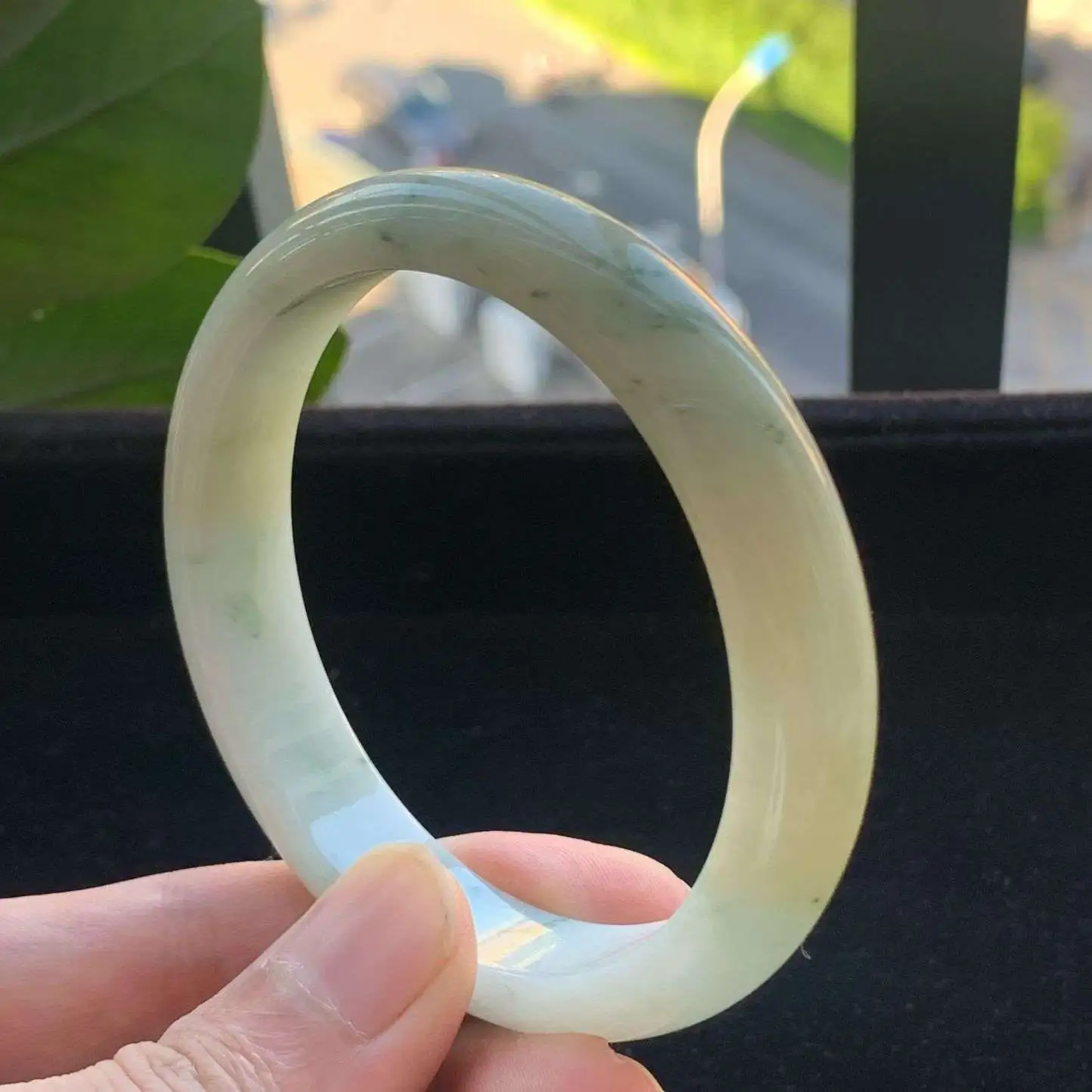 A货天然翡翠冰糯种飘花手镯59圈重量52.54
3月4日